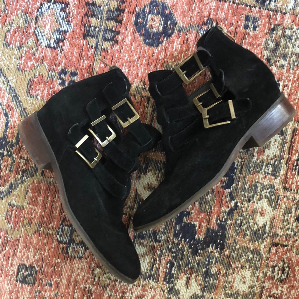 Steve Madden black Suede buckle boots